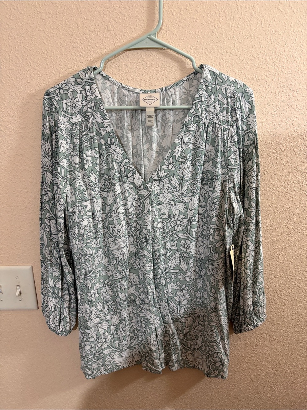 NWT St Johns Bay Sage Green and White Floral V-Neck Long Sleeve Top